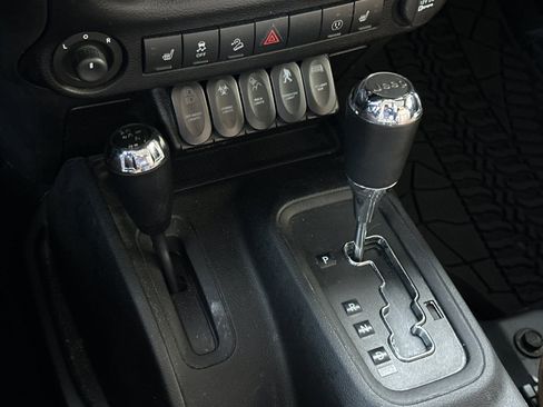 Used 2013 Jeep Wrangler Unlimited Sahara AWD/4WD image 19