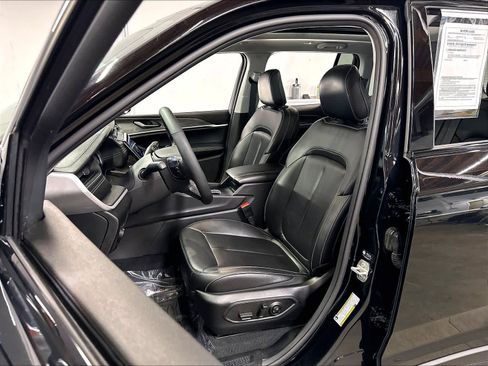 Used 2023 Jeep Grand Cherokee Limited w/ Black Appearance Package AWD/4WD image 26