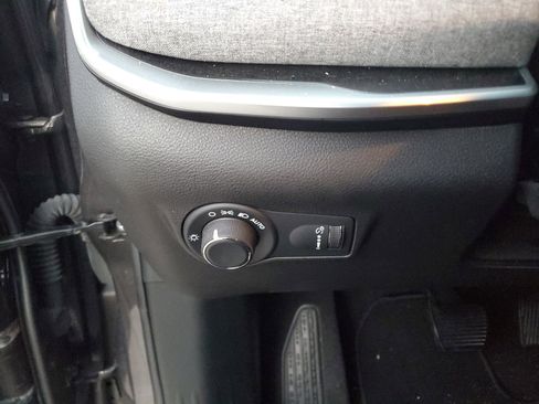 Certified 2024 Jeep Compass Sport image 30