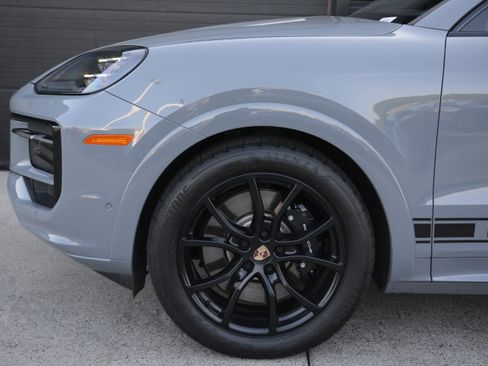 Certified 2025 Porsche Cayenne S AWD/4WD image 39