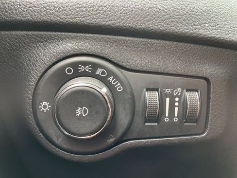 Used 2020 Jeep Compass Latitude FWD image 23