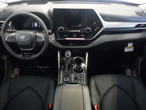 New 2026 Toyota Highlander Platinum AWD/4WD image 31