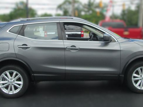 Used 2018 Nissan Rogue Sport SV w/ SV All-Weather Package AWD/4WD image 6