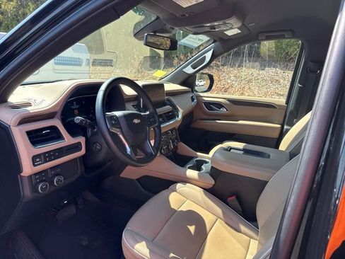 Used 2024 Chevrolet Suburban Premier AWD/4WD image 9