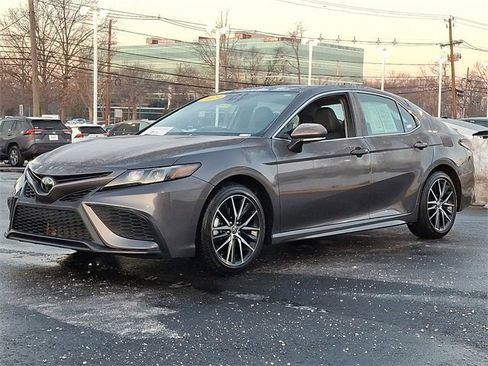 Certified 2023 Toyota Camry SE image 3