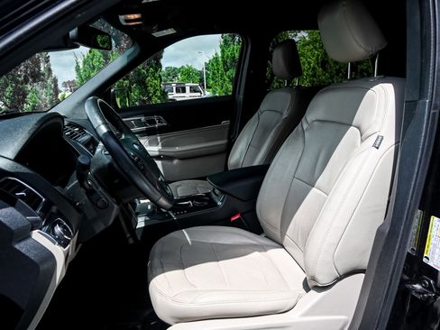 Used 2019 Ford Explorer Limited w/ Ford Safe & Smart Package FWD image 7