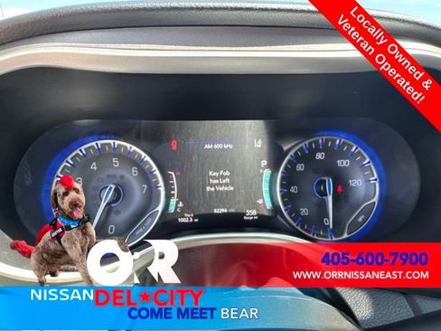 Used 2023 Chrysler Pacifica Touring-L FWD image 8