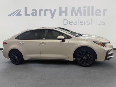 Used 2024 Toyota Corolla SE w/ SE Package image 6