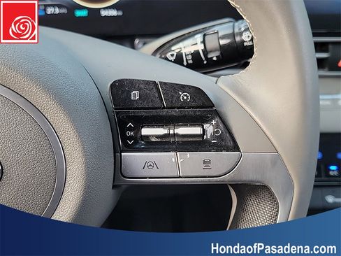 Used 2023 Hyundai Elantra SEL w/ Convenience Package image 12