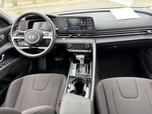 Used 2025 Hyundai Elantra Hybrid FWD image 15