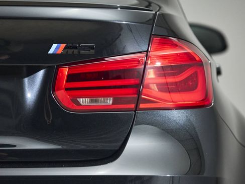 Used 2018 BMW M3 RWD image 22