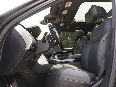 Used 2024 Land Rover Range Rover Long Wheelbase Autobiography image 39