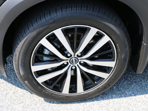 Used 2025 Nissan Pathfinder Platinum AWD/4WD image 13