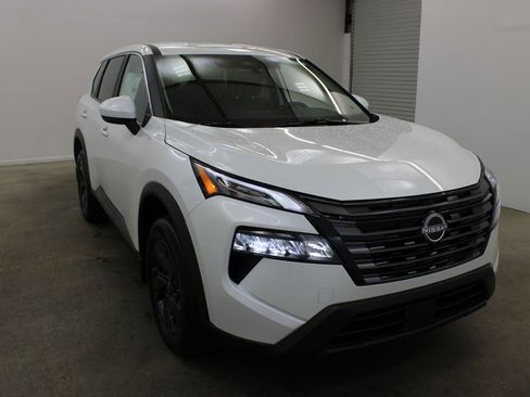 New 2026 Nissan Rogue SV FWD image 6