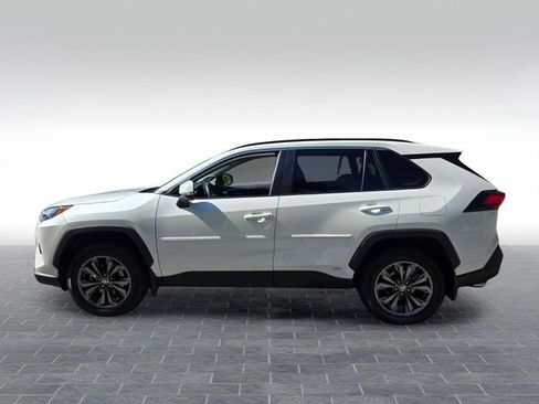 Used 2022 Toyota RAV4 XLE Premium AWD/4WD image 4