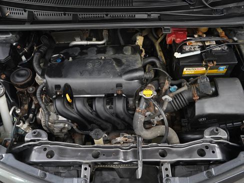 Used 2013 Toyota Yaris L FWD image 23