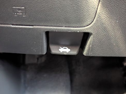 Used 2024 Chevrolet Trax LS image 31