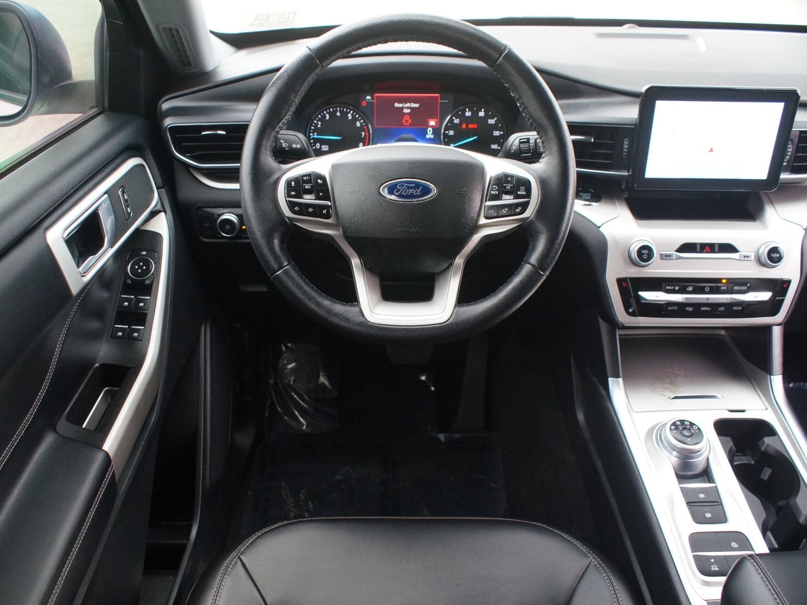 Used 2022 Ford Explorer XLT w/ Equipment Group 202A RWD image 5