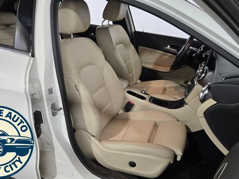 Used 2018 Mercedes-Benz GLA 250 4MATIC image 33