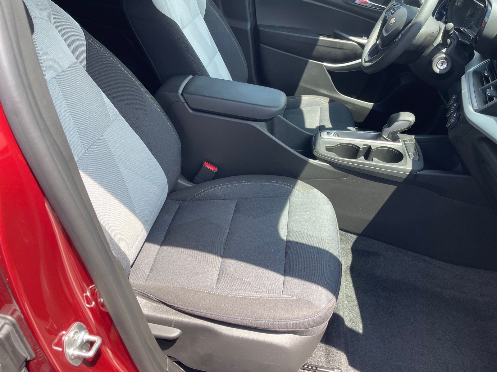 Used 2025 Chevrolet Trax LS w/ Driver Confidence Package FWD image 18