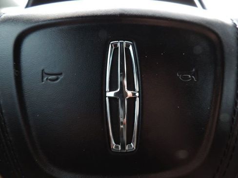 Used 2018 Lincoln Continental Select image 26