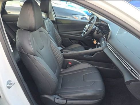 Certified 2026 Hyundai Elantra Limited FWD image 8