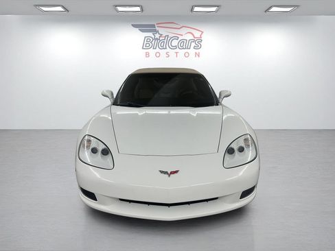 Used 2006 Chevrolet Corvette Convertible w/ Preferred Equipment Group RWD image 2
