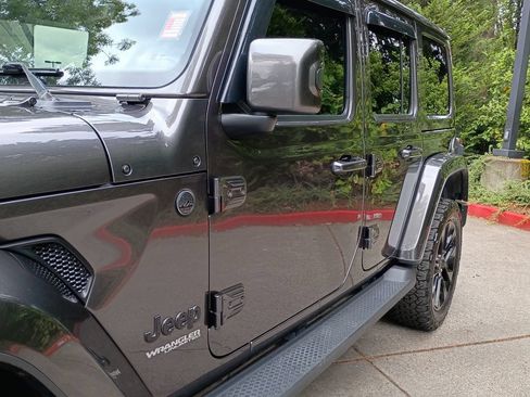 Used 2021 Jeep Wrangler Unlimited Sahara AWD/4WD image 9