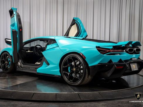 Used 2025 Lamborghini Revuelto image 18