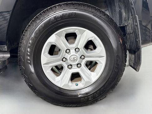 Used 2019 Toyota 4Runner SR5 Premium image 28