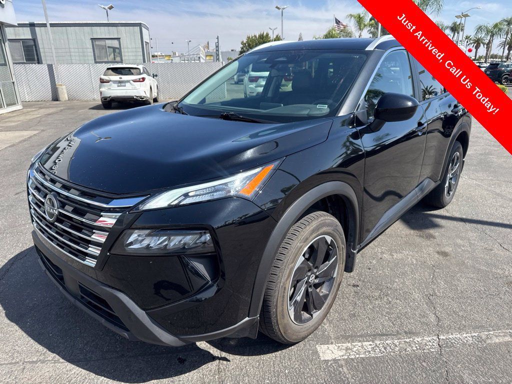 Used 2025 Nissan Rogue SV w/ SV Premium Package FWD image 1