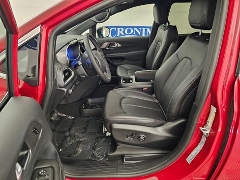 New 2026 Chrysler Pacifica Select image 12