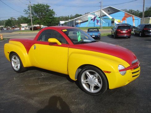 Used 2004 Chevrolet SSR w/ Preferred Equipment Group RWD image 7