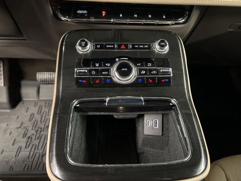 Certified 2023 Lincoln Nautilus Reserve image 13