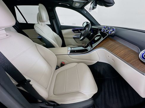 Used 2026 Mercedes-Benz GLC 300 image 31