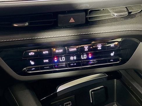 Used 2021 Buick Envision Essence AWD/4WD image 19