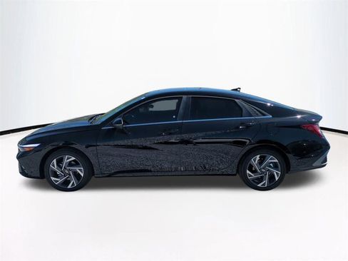 New 2026 Hyundai Elantra Limited FWD image 8
