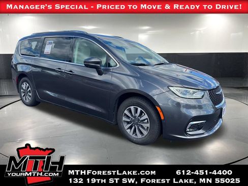 Used 2021 Chrysler Pacifica Touring-L FWD image 1