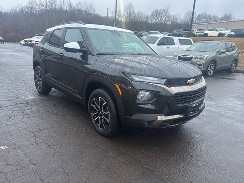 Used 2022 Chevrolet TrailBlazer ACTIV w/ Technology Package image 3