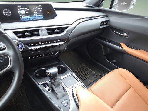 Used 2022 Lexus UX 250h w/ Premium Package image 30