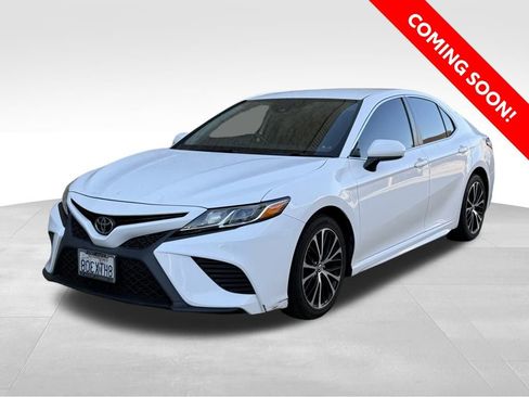 Used 2019 Toyota Camry SE image 1
