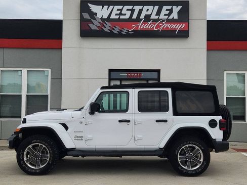 Used 2020 Jeep Wrangler Unlimited Sahara AWD/4WD image 27