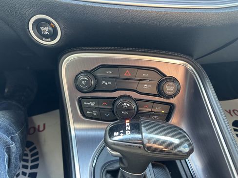 Used 2015 Dodge Challenger SXT w/ Driver Convenience Group image 11