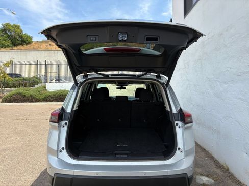 Used 2025 Nissan Rogue SV FWD image 28