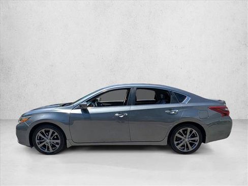 Used 2018 Nissan Altima 2.5 SR w/ SR Special Edition FWD image 5