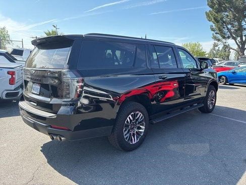 Certified 2026 Chevrolet Suburban Z71 w/ Comfort Package image 3