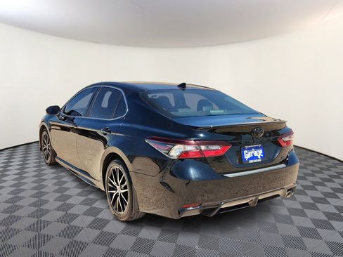 Used 2023 Toyota Camry SE image 3