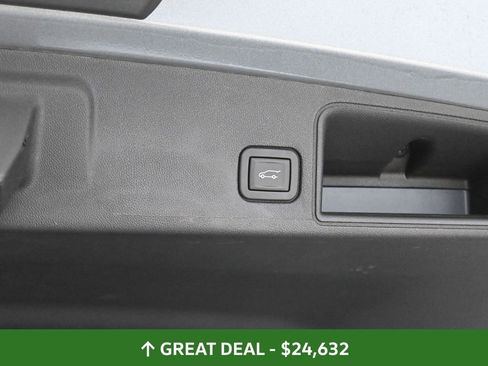 Used 2023 GMC Terrain AT4 image 21