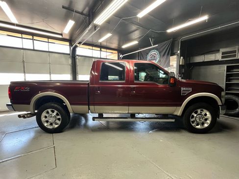 Used 2010 Ford F250 Lariat AWD/4WD image 3
