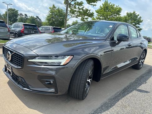 Used 2025 Volvo S60 B5 Plus FWD image 5